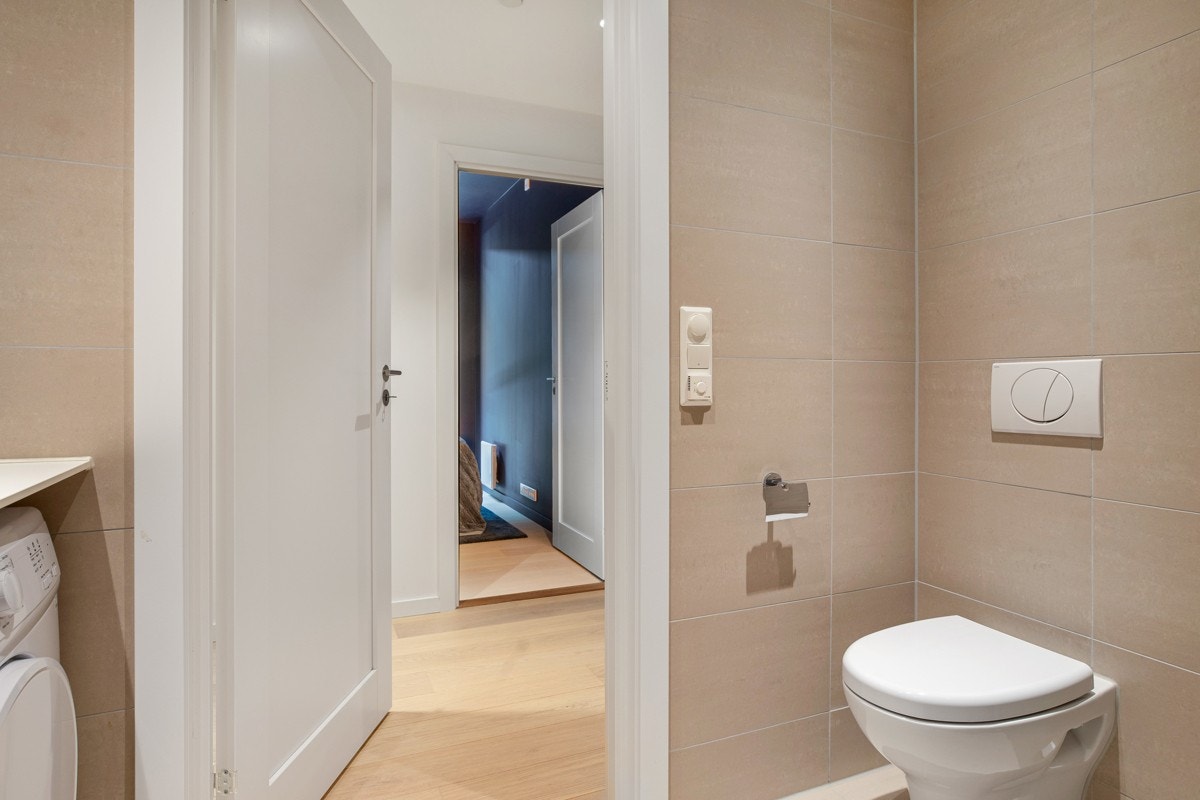 Badet er lyst og delikat innredet. Galleribilde