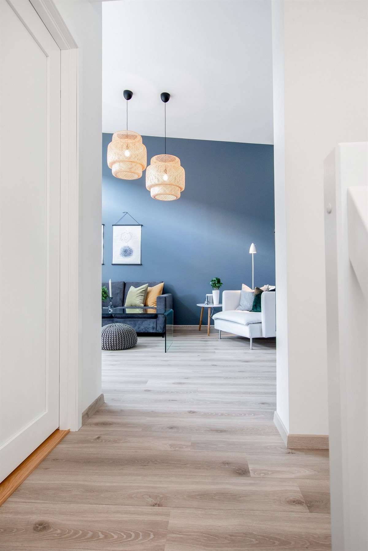 Standarden er god med balansert ventilasjon, sentralstøvsuger og 1-stavs laminatgulv i høy kvalitet. Galleribilde