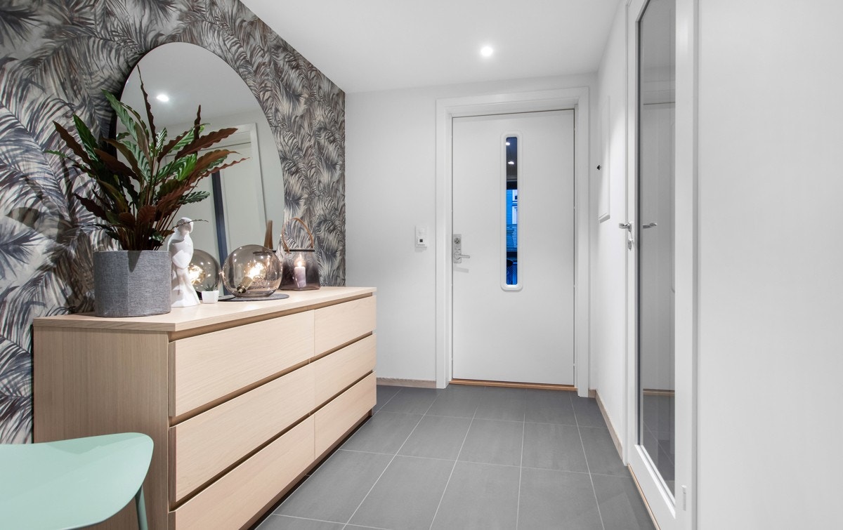 Entreen gir et godt første inntrykk av huset, og er utstyrt med varme i gulvet. Galleribilde