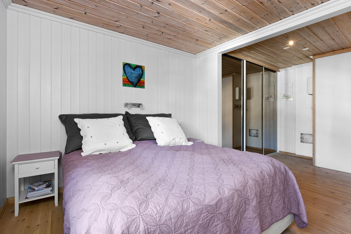 Hovedsoverommet er tilknyttet eget bad. Galleribilde