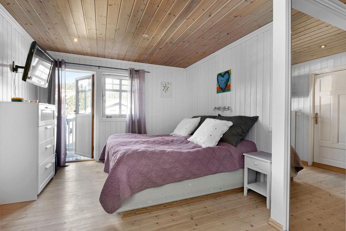 Fra hovedsoverommet er det utgang til en balkong. Galleribilde