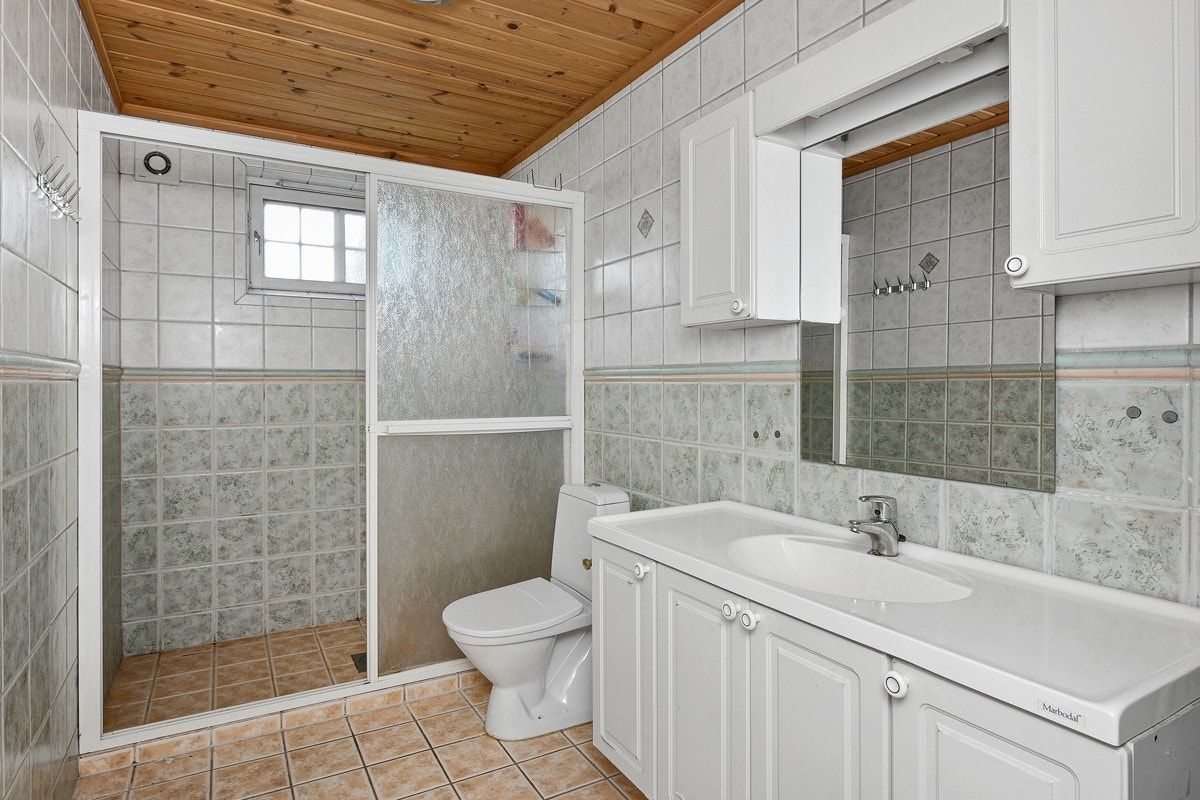 Badet i sokkelleiligheten. Galleribilde