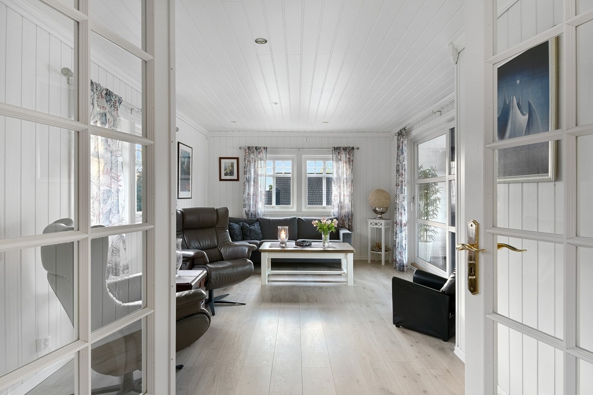 Dobbelfløyet dør med glassfelt. Galleribilde