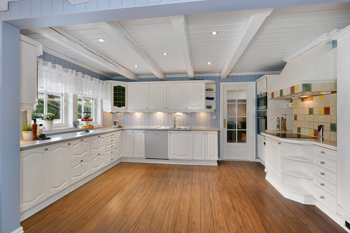 Det er egen nisje for kjøleskap og ellers integrerte hvitevarer. Galleribilde