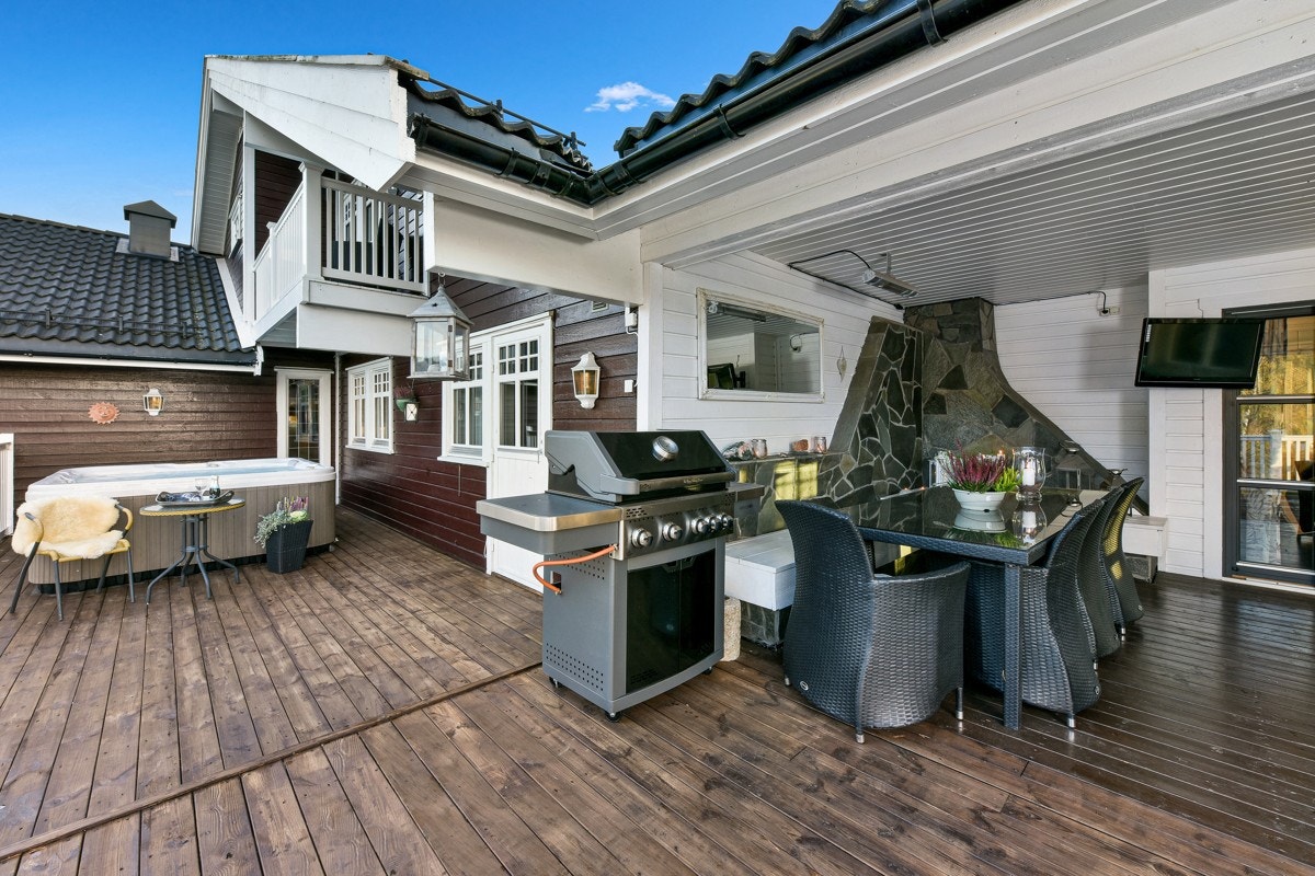 Her kan man sitte i le og nyte sene sommerkvelder. Galleribilde