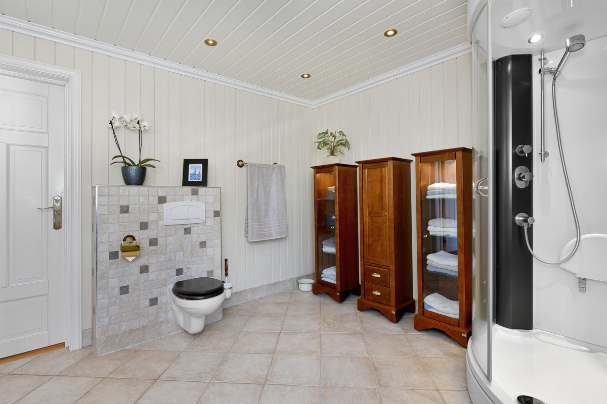 Badet i andre etasje er romslig. Galleribilde