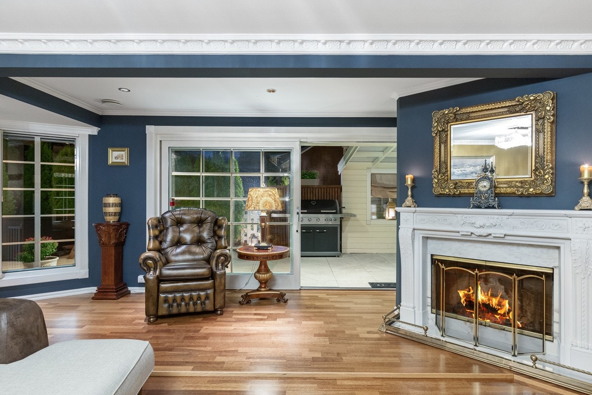 Den innerste stuen er av god størrelse og har utgang til terrasse i på side. Galleribilde