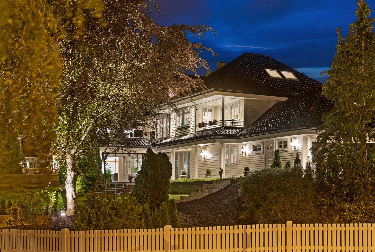 Eiendommen er majestetisk og ligger tilbaketrukket på et høydedrag. Galleribilde