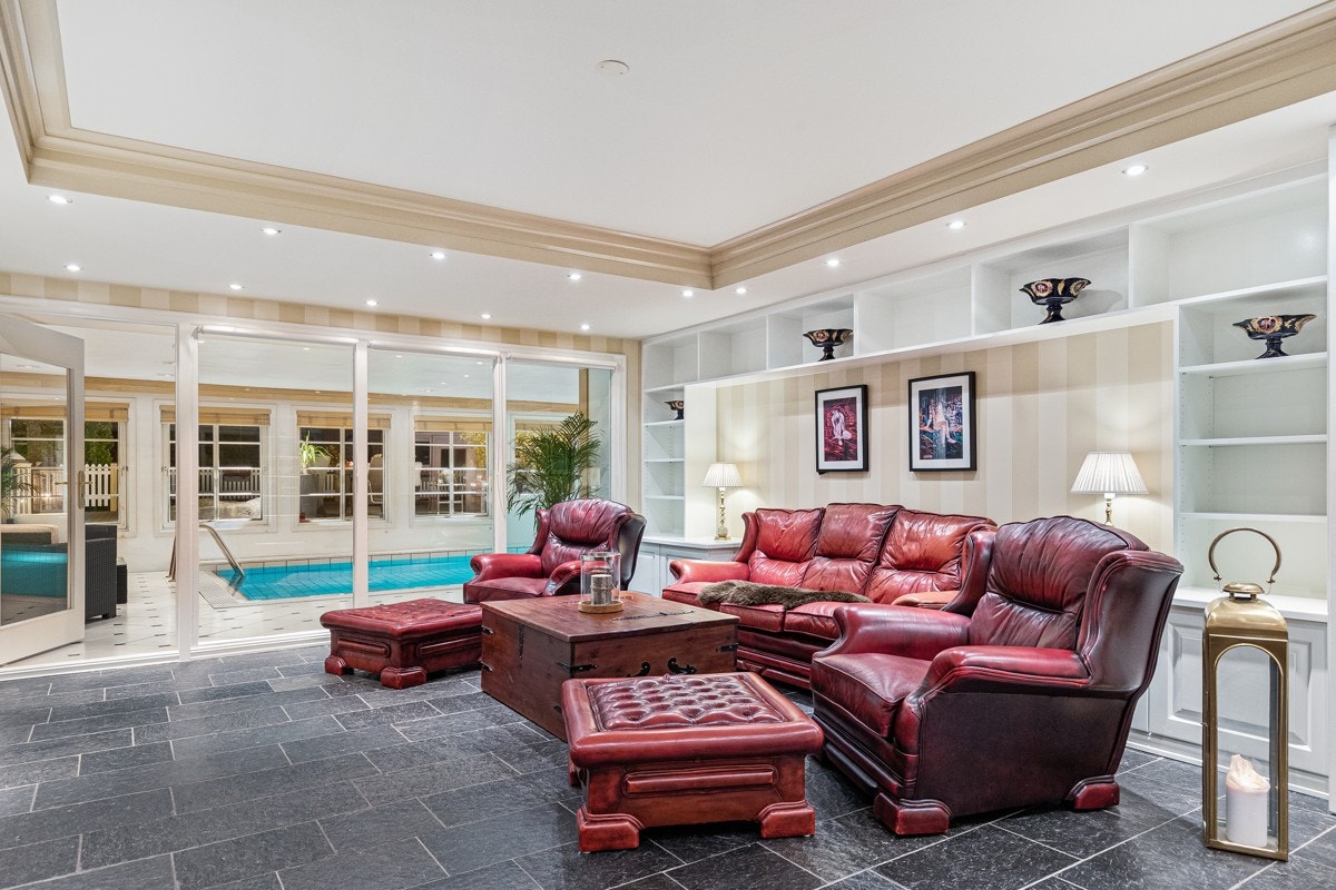 TV-stue i 1. etasje. Galleribilde