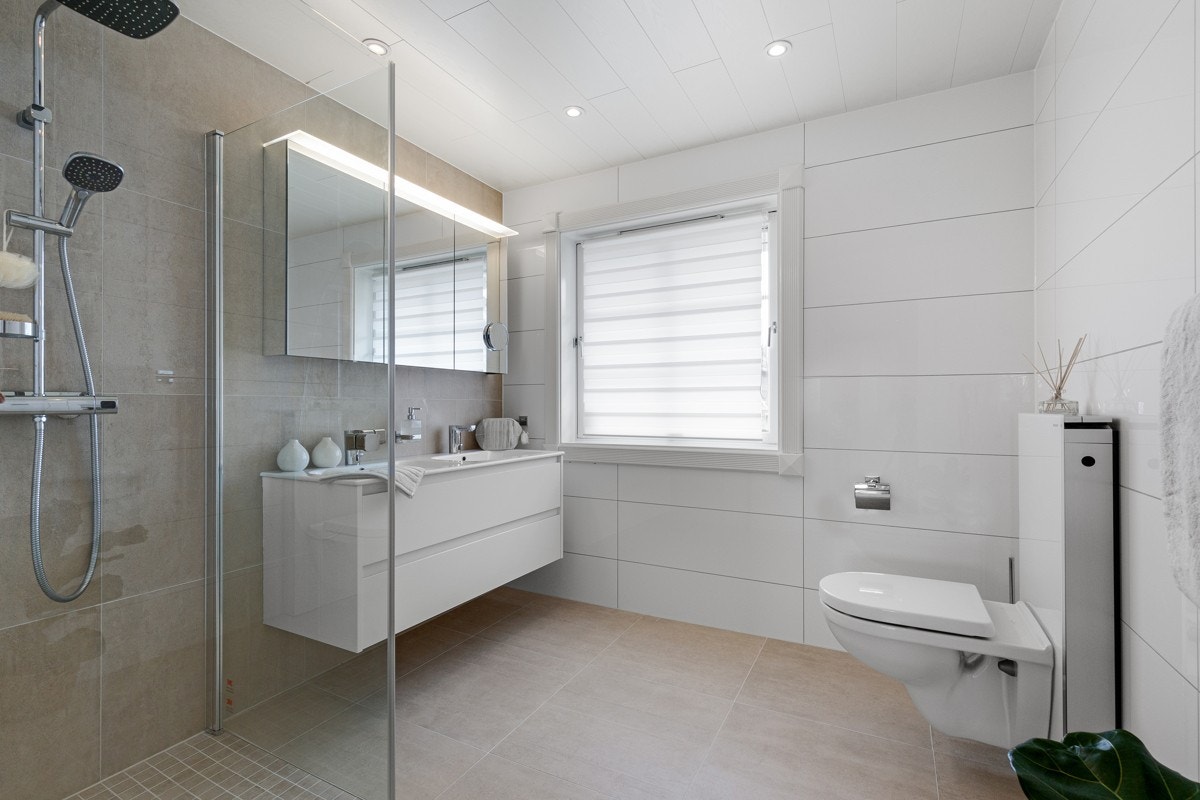 Bad i tilknytning til hovedsoverom. Galleribilde