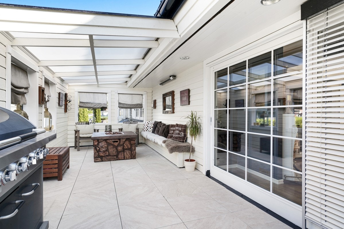 Overbygget hagestue med utgang fra stuen. Galleribilde