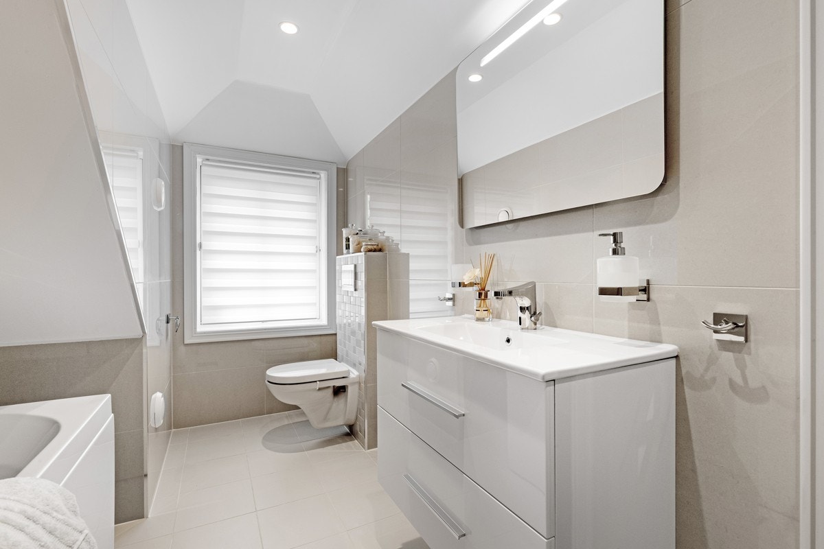 Bad nr. 2 ligger i tilknytning til barnerom i 3. etasje. Galleribilde