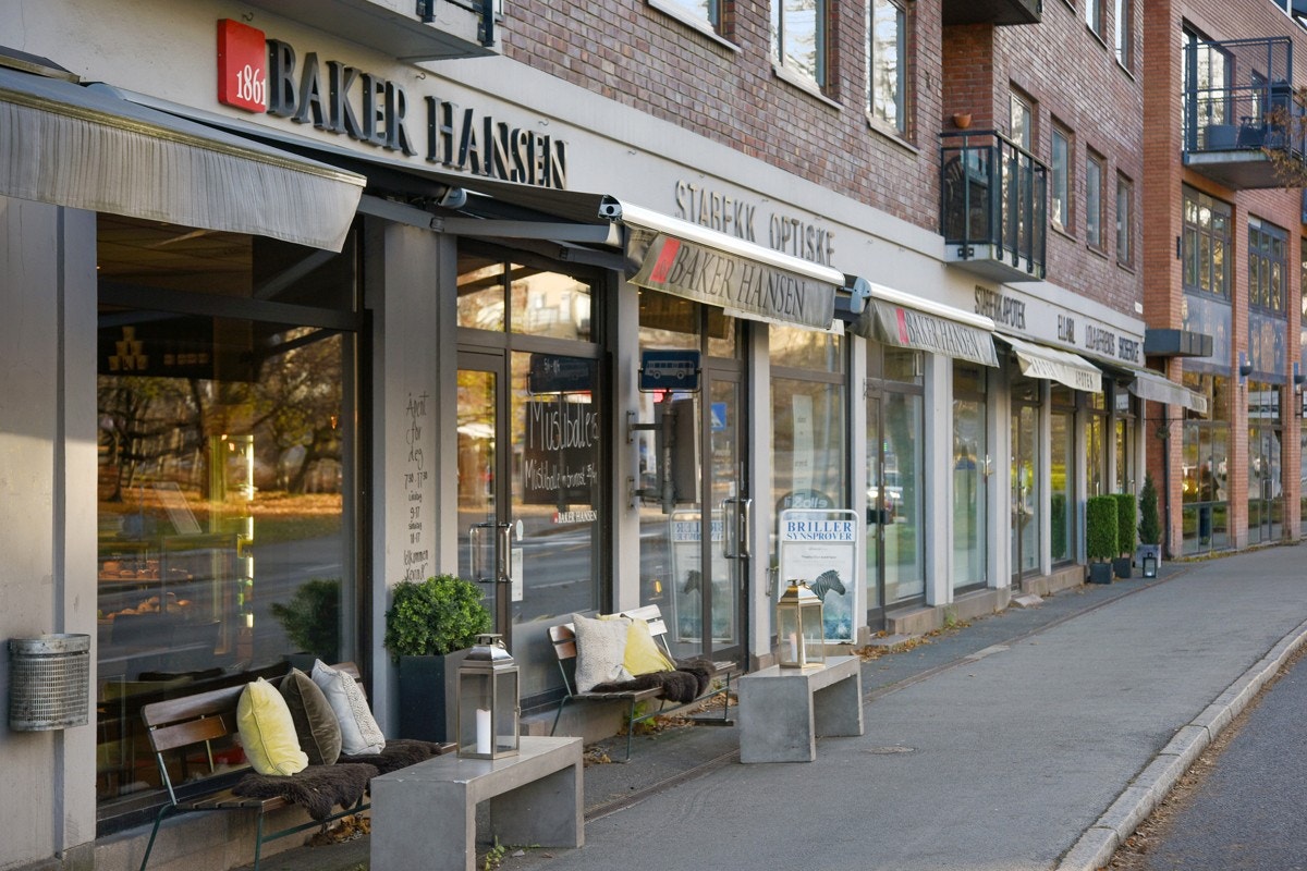 På Baker Hansen kan man nyte en kaffe på farte eller slå av en prat med gode venner. Galleribilde