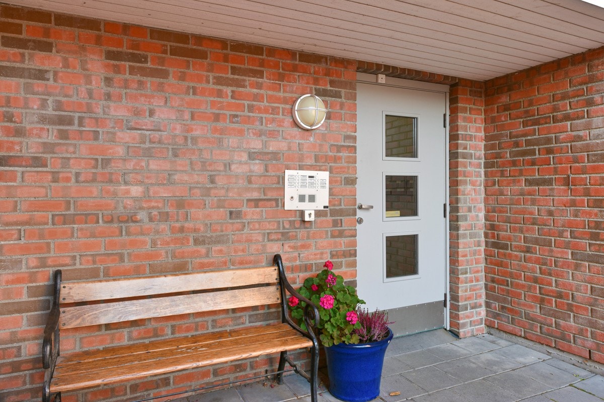 Overbygget inngangsparti. Galleribilde