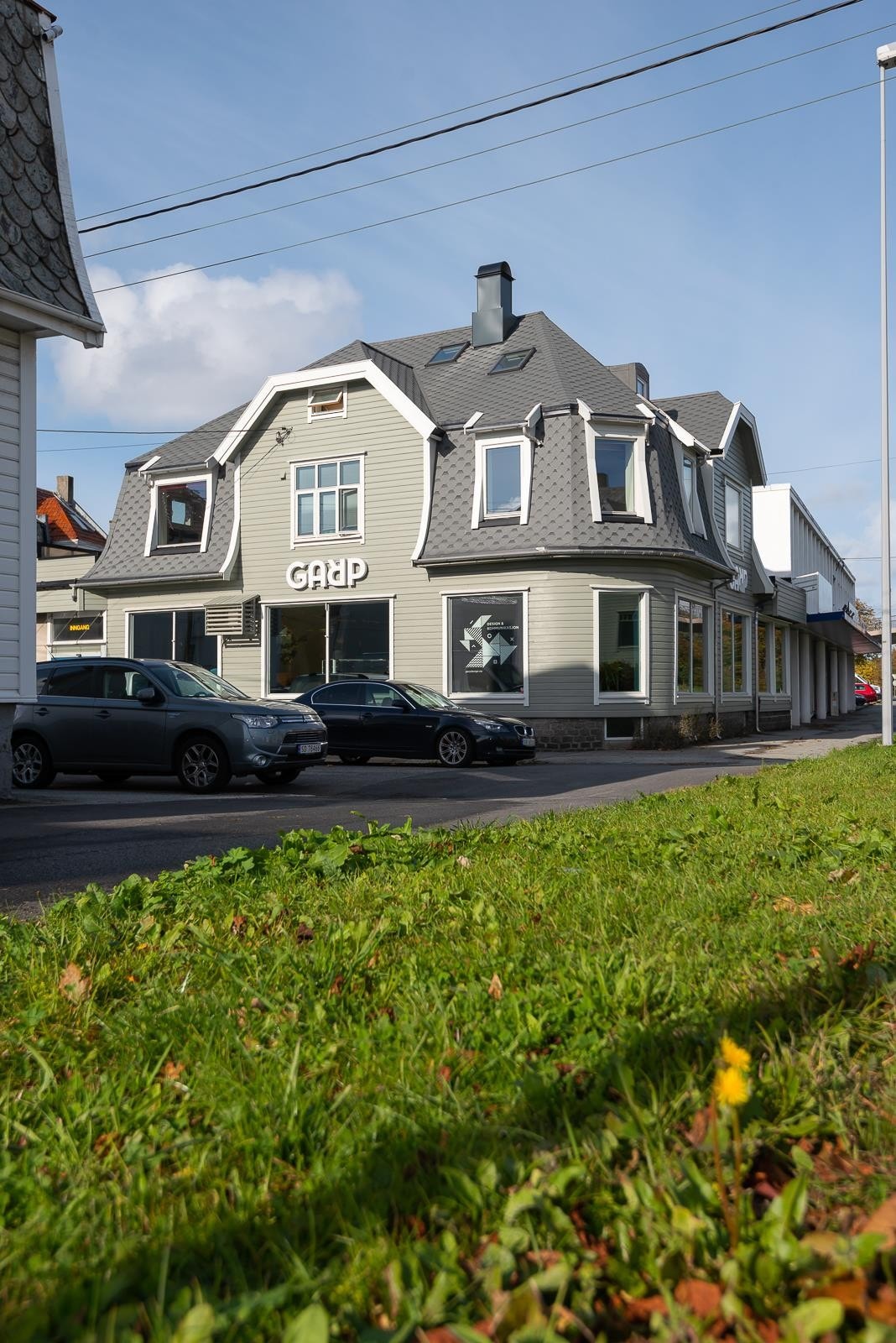 Utenfor bygget Galleribilde