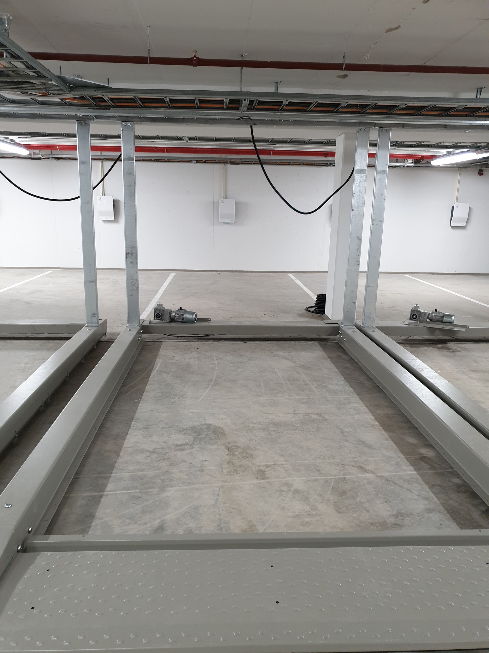 Garasje med el-ladeplass. Ikke inkludert i leiepris, men pris kan avtales. Galleribilde