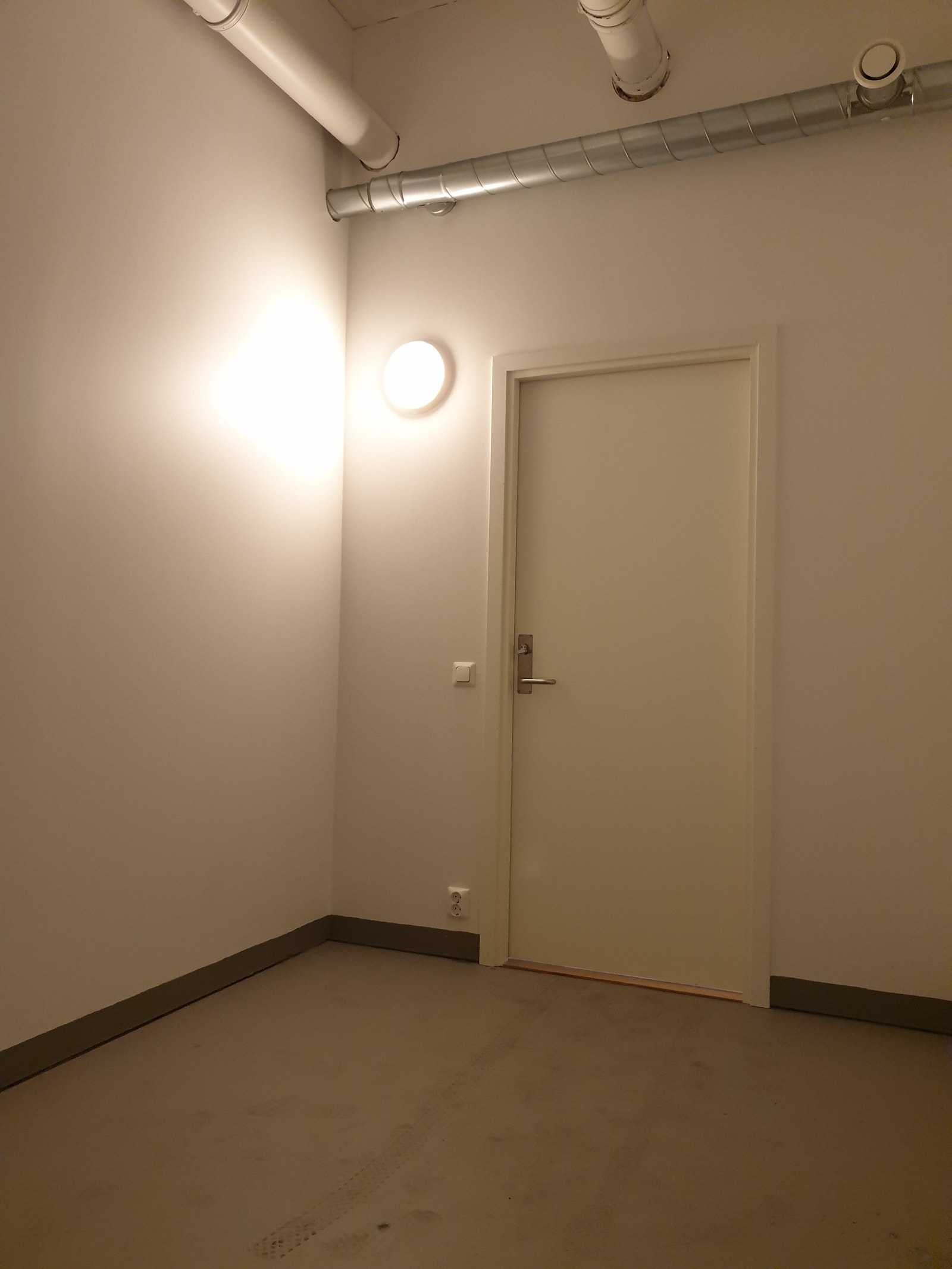 Stor bod ved hovedinngang - 8 m2 Galleribilde