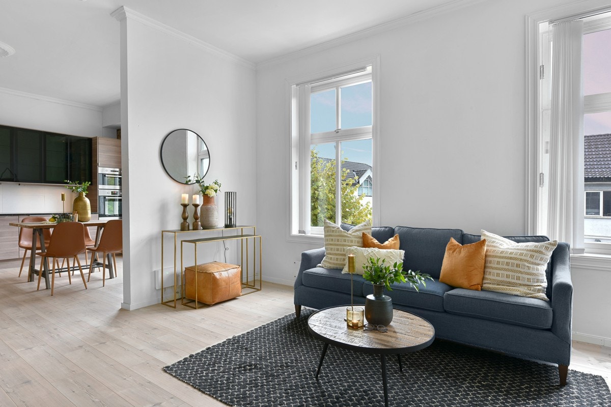 Stue og kjøkken har en delvis åpen løsning - et nydelig rom med en fantastisk atmosfære. Galleribilde