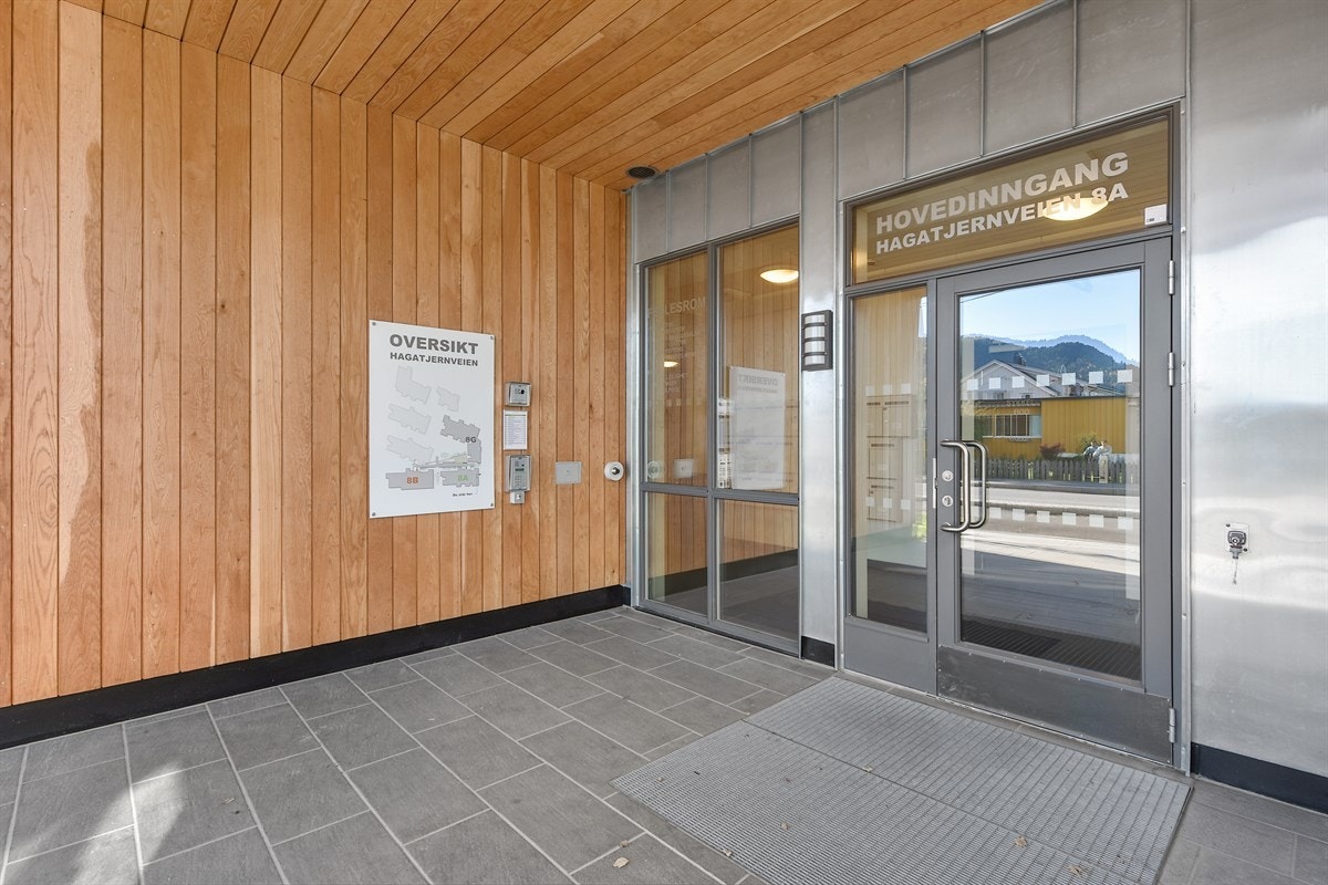 Hovedinngangen til Hagatjernveien 8 A. Galleribilde