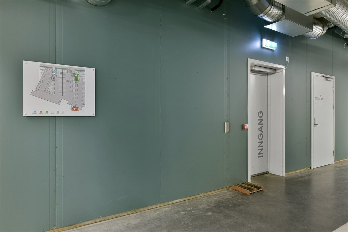 God lagringsplass i disponibel bod i tilknytning til garasjeplassen. Galleribilde