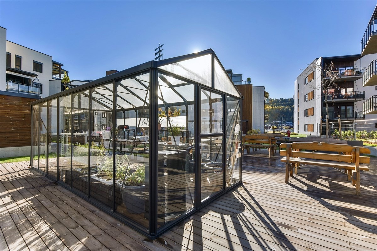 Det er tilgang til drivhus med muligheter for beplantning på fellesområdet. Galleribilde