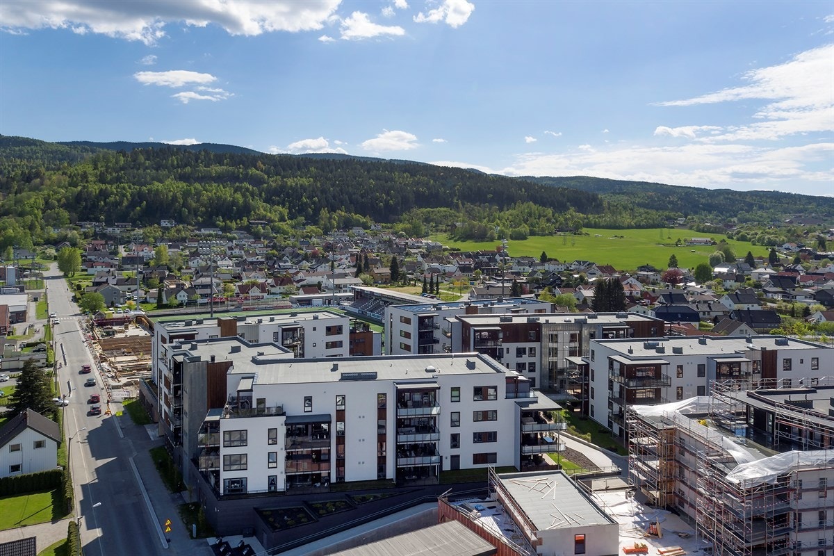 I tillegg finner du stor Rema 1000, Biltema, Mega Flis, Power, Jula, Spar Kjøp og Plantasjen på Orkidehøgda. Galleribilde