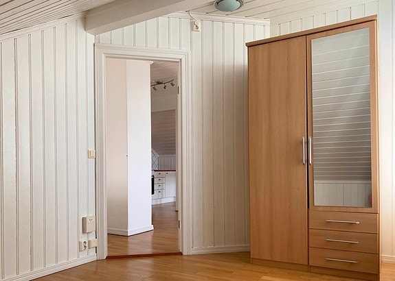 Soverom med garderobe Galleribilde