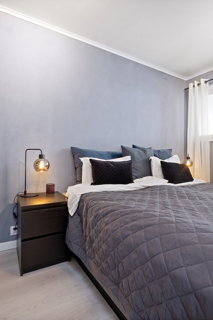 Det er plass til både dobbeltseng og tilhørende møblement. Galleribilde