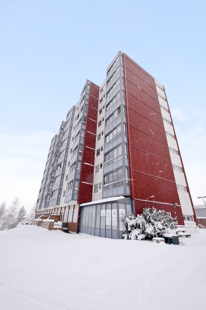 Leiligheten ligger luftig og fint til i 7.etasje og har flott utsikt og tilnærmet ingen innsyn Galleribilde