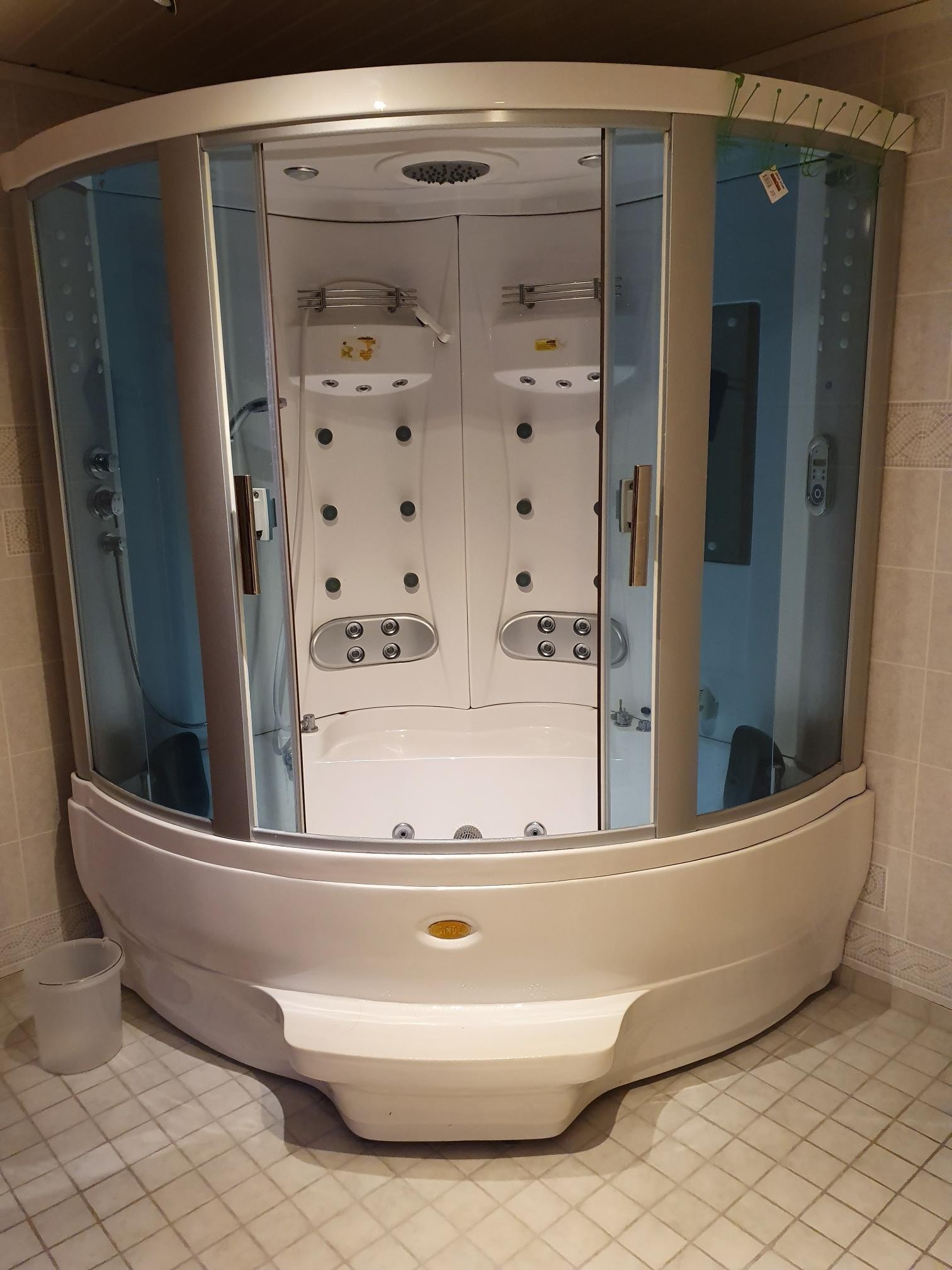 9 m² bad med boblebad og steamdusj Galleribilde