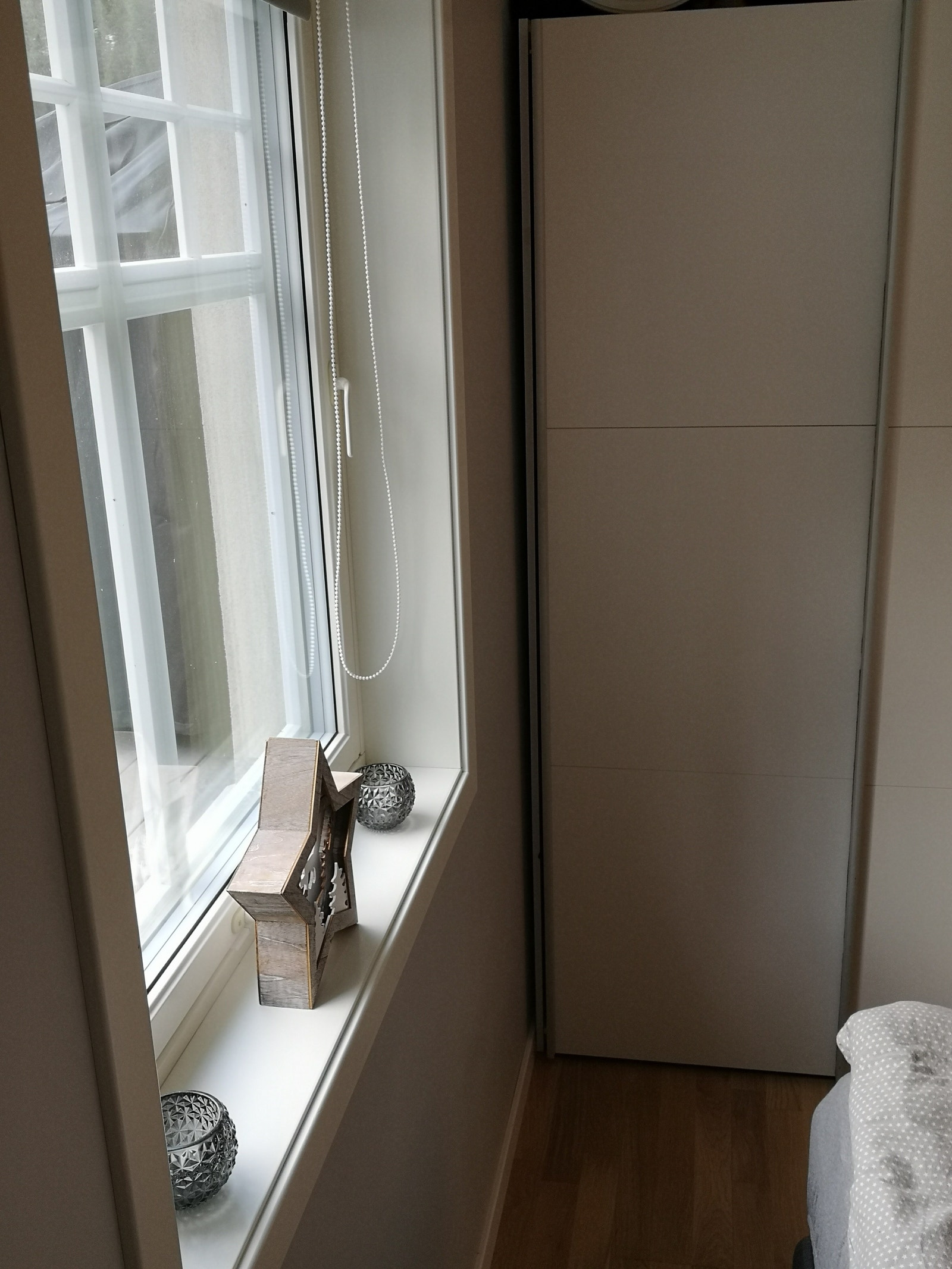 Sov 1 m/skyvedørsgarderobe Galleribilde