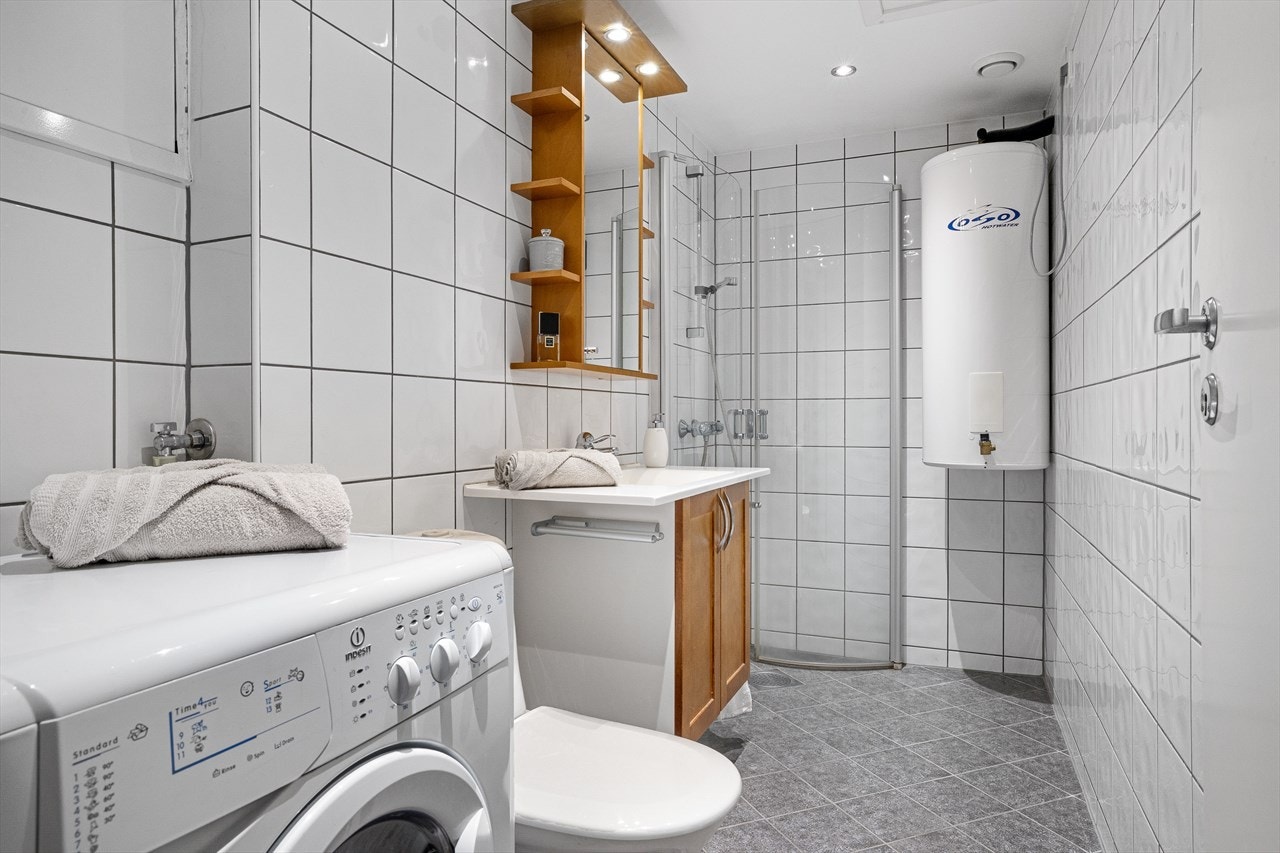 2.etg.: Bad på 4,1 kvm med varmekabler i gulv Galleribilde