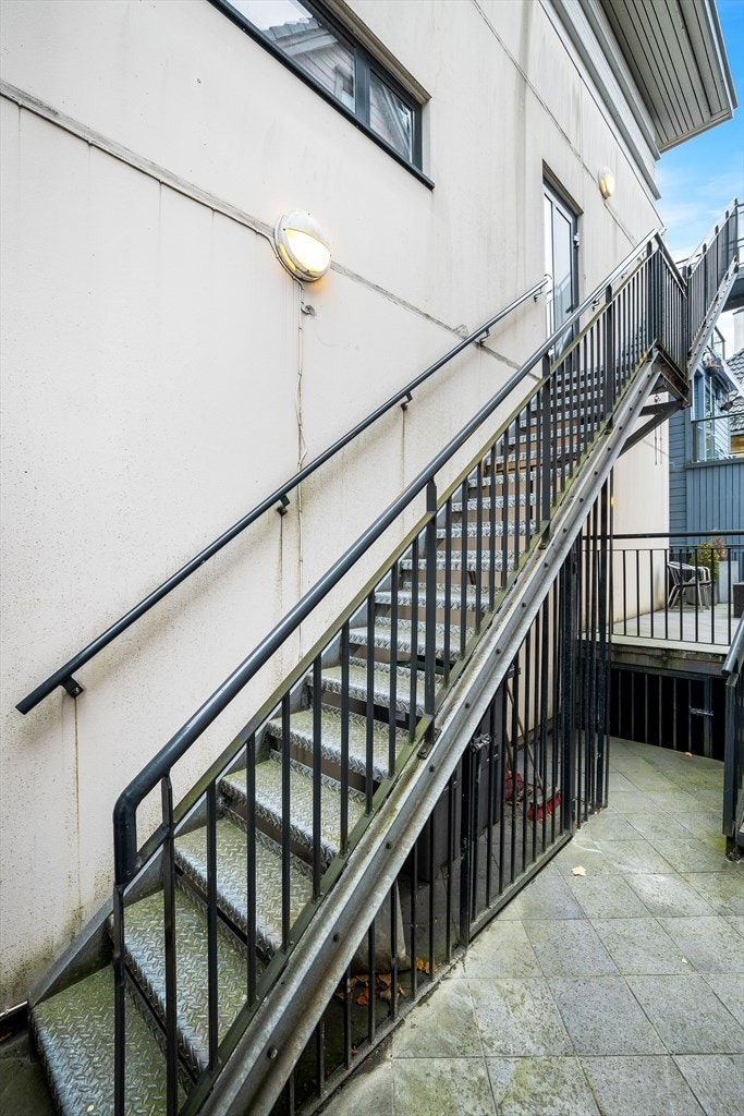 Trapp som leder opp til leilighetene Galleribilde