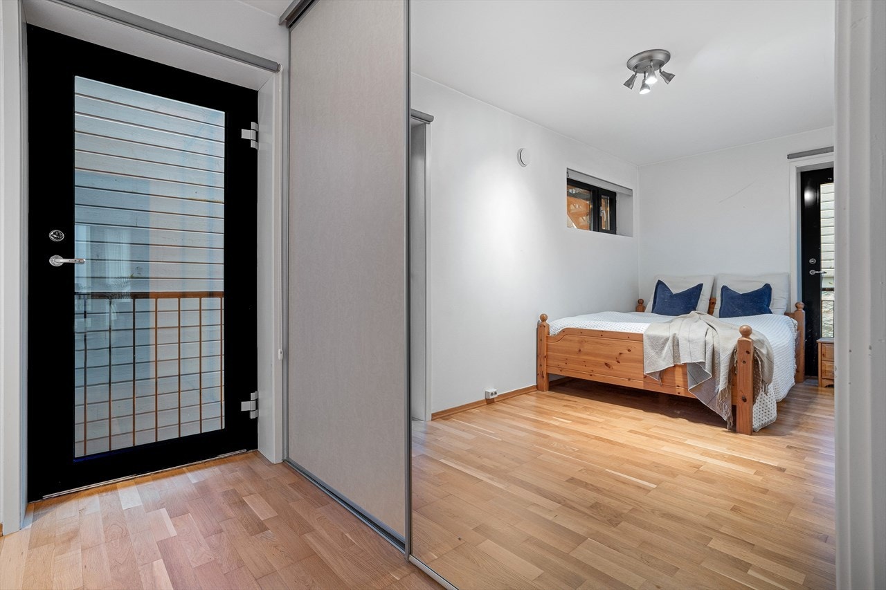 2.etg.: God oppbevaringsplass i garderobeskap Galleribilde