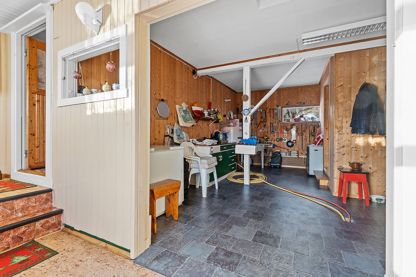 Entré og hall med trapp Galleribilde