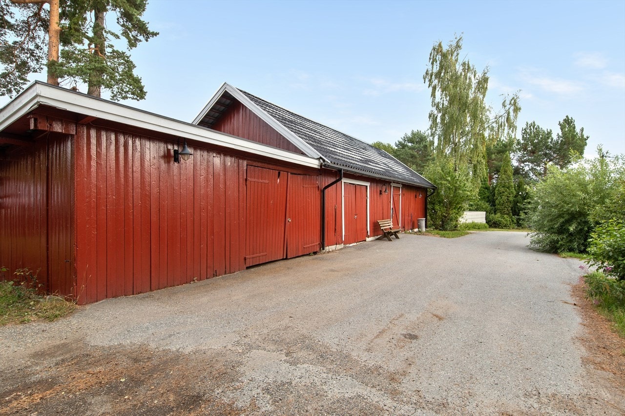Låven og stallen har opprinnelse fra 1905. Galleribilde