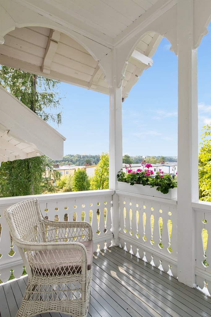 Beliggenheten er fantastisk, barnevennlig rett ved Rustad barneskole. Galleribilde