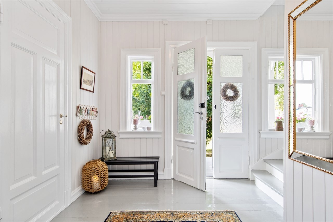 Hallen er lys, lett og luftig, akkurat som de andre rommene. Galleribilde