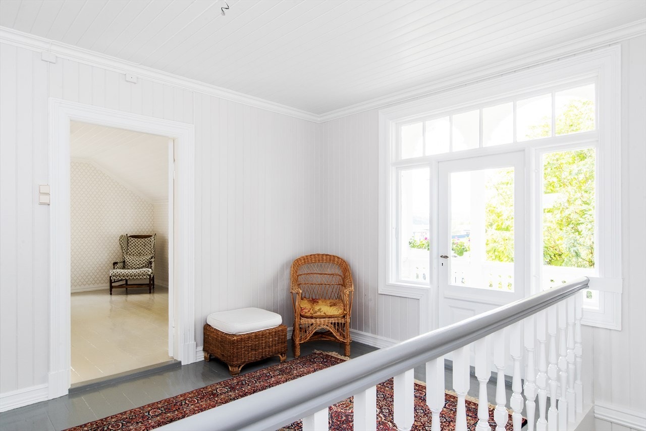 Klassiske detaljer preger innsiden av boligen. Galleribilde