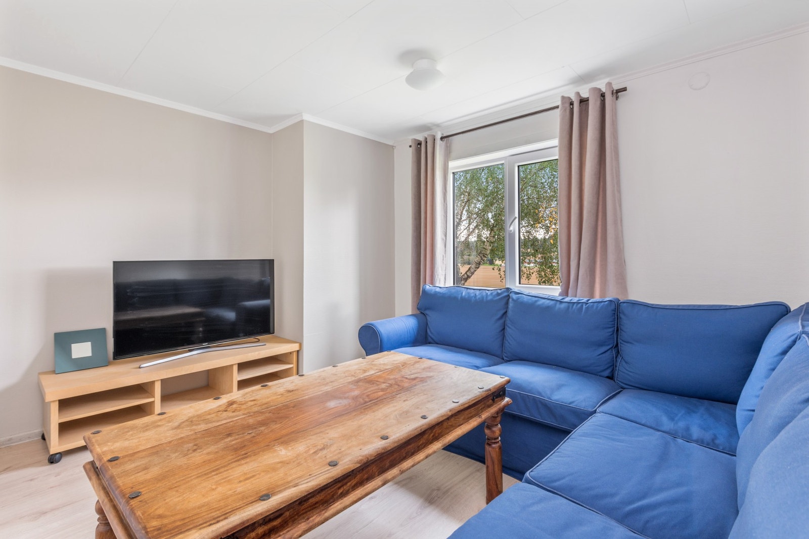 Stue i underetasje. Galleribilde