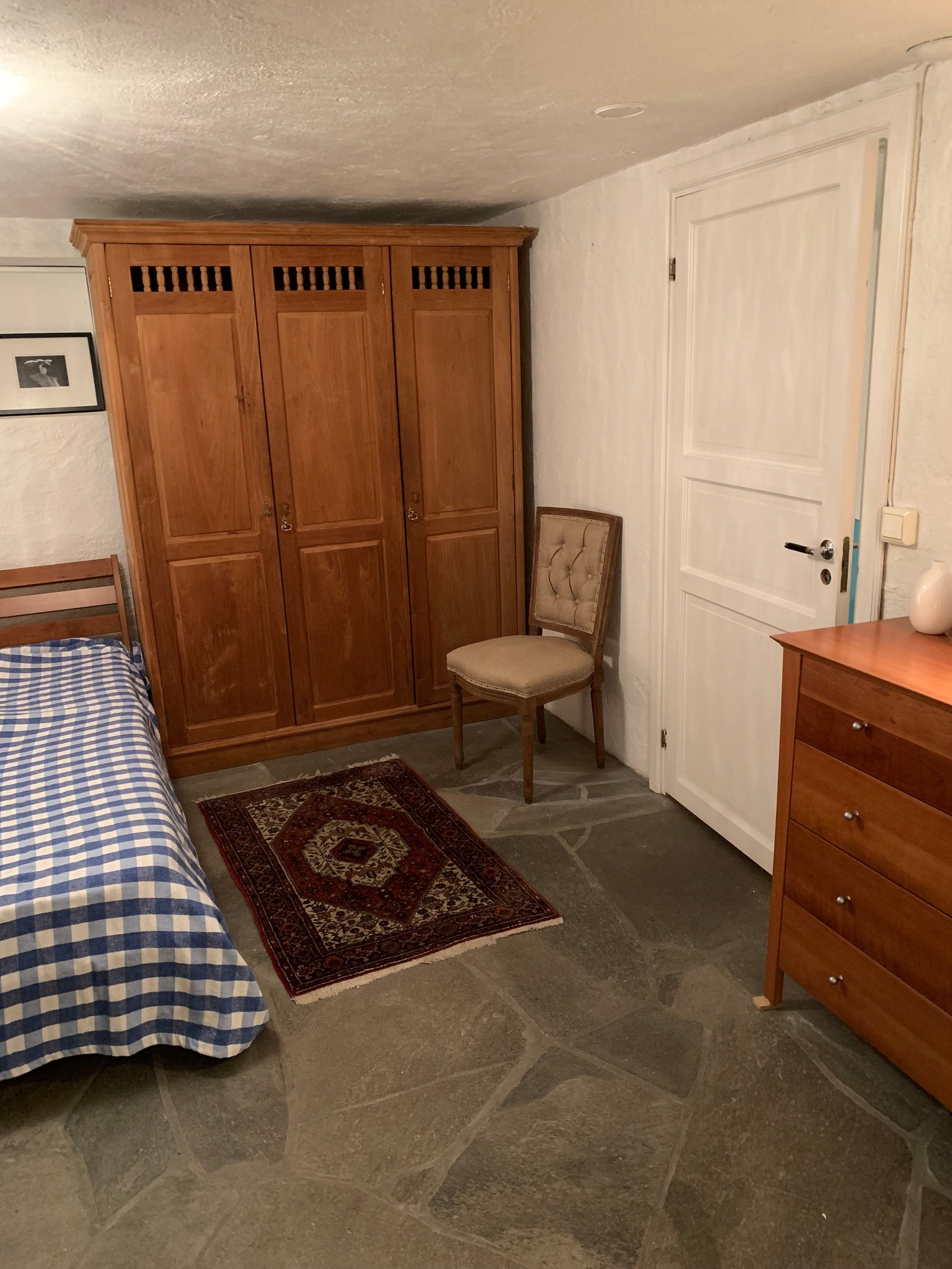 Garderobeskap Galleribilde