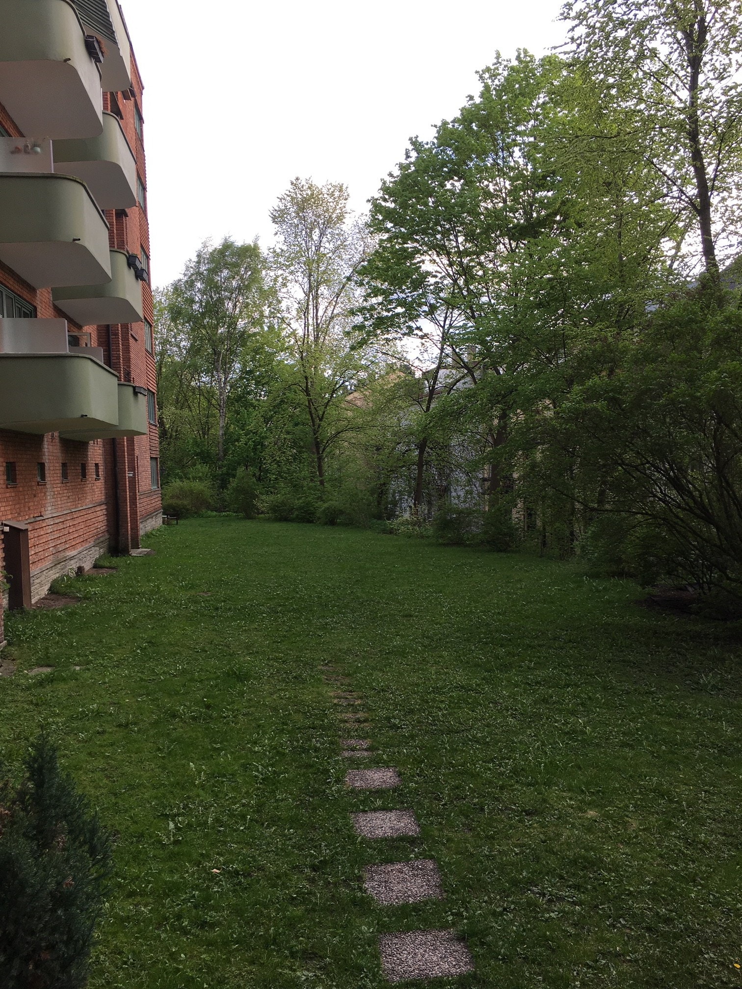 33-felles vestvent hage til avslapping og grilling Galleribilde