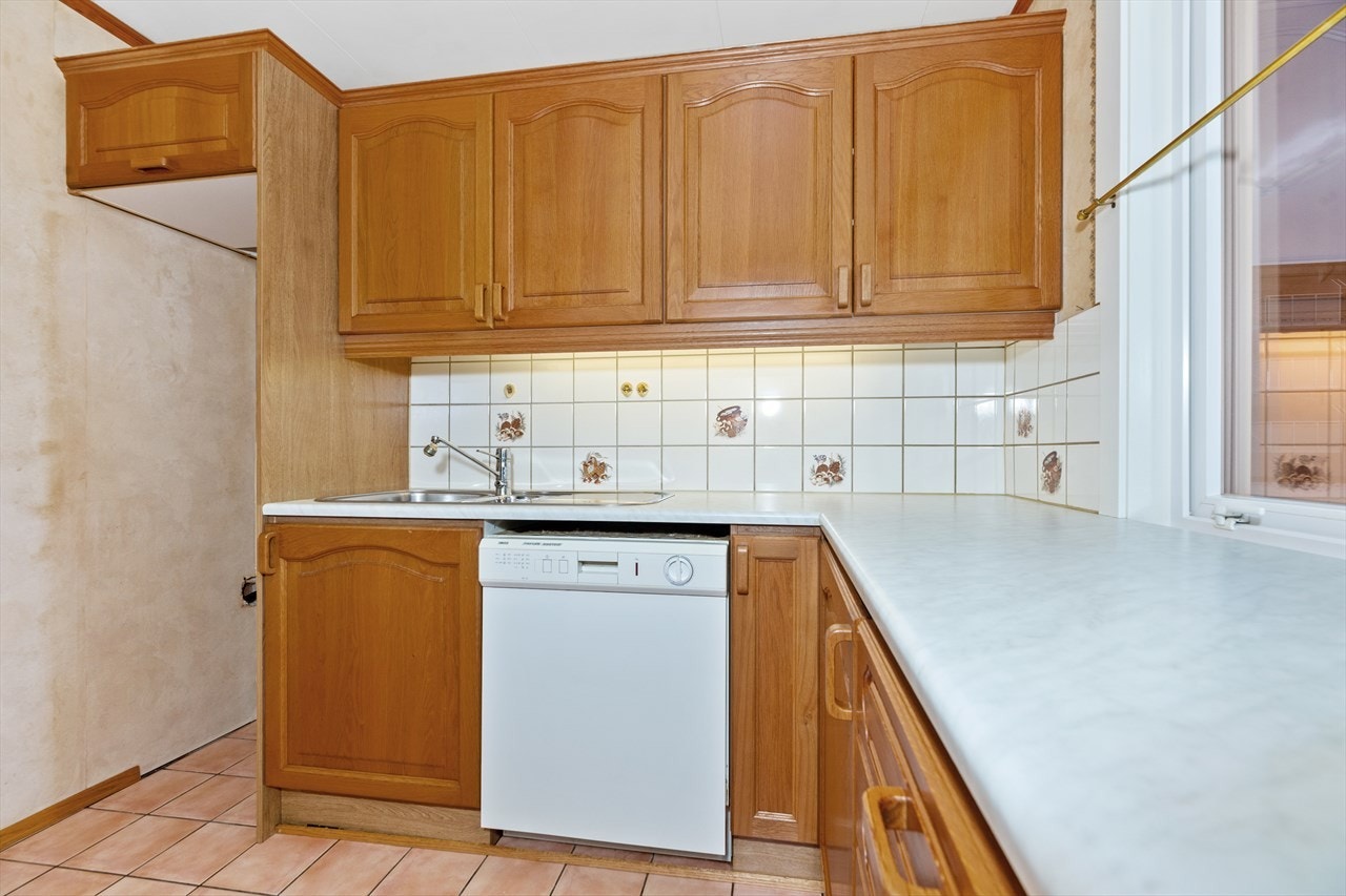 Kjøkkenet er av god kvalitet, men noen vil nok mene at det er på tide med et ansikts løft. Galleribilde