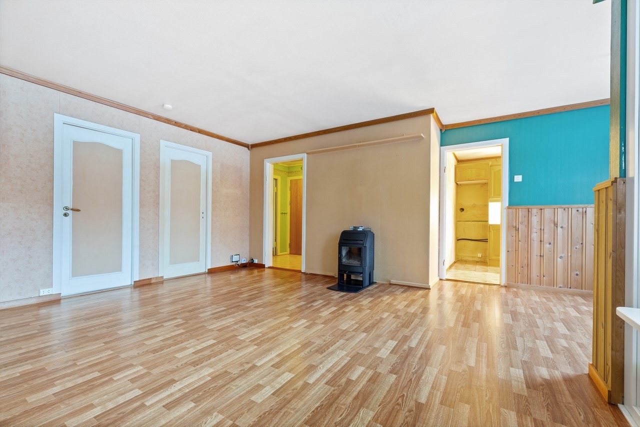 Opprinnelig var dette en leilighet med 3 soverom, og den kan enkelt føres tilbake til dette dersom det er ønskelig. Galleribilde