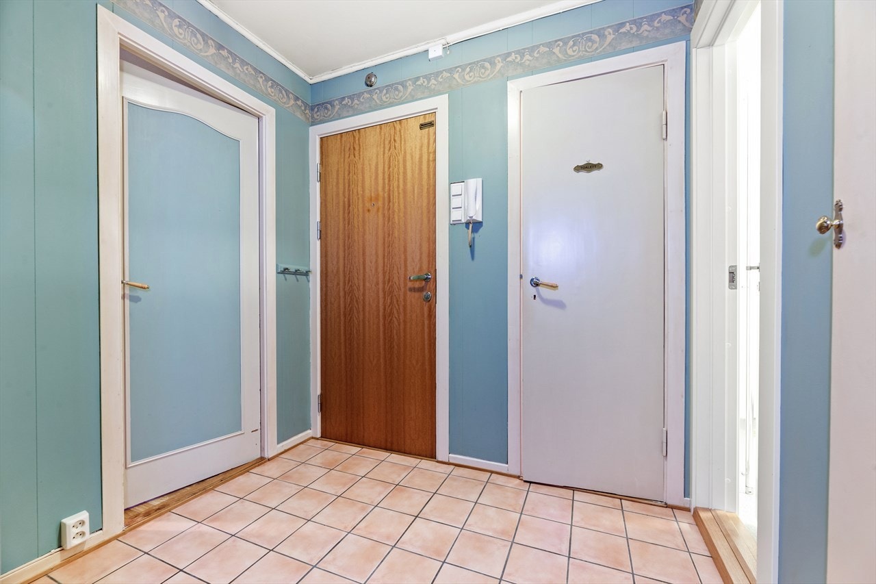 Gangen fungerer som bindeledd mellom rommene i leiligheten. Galleribilde