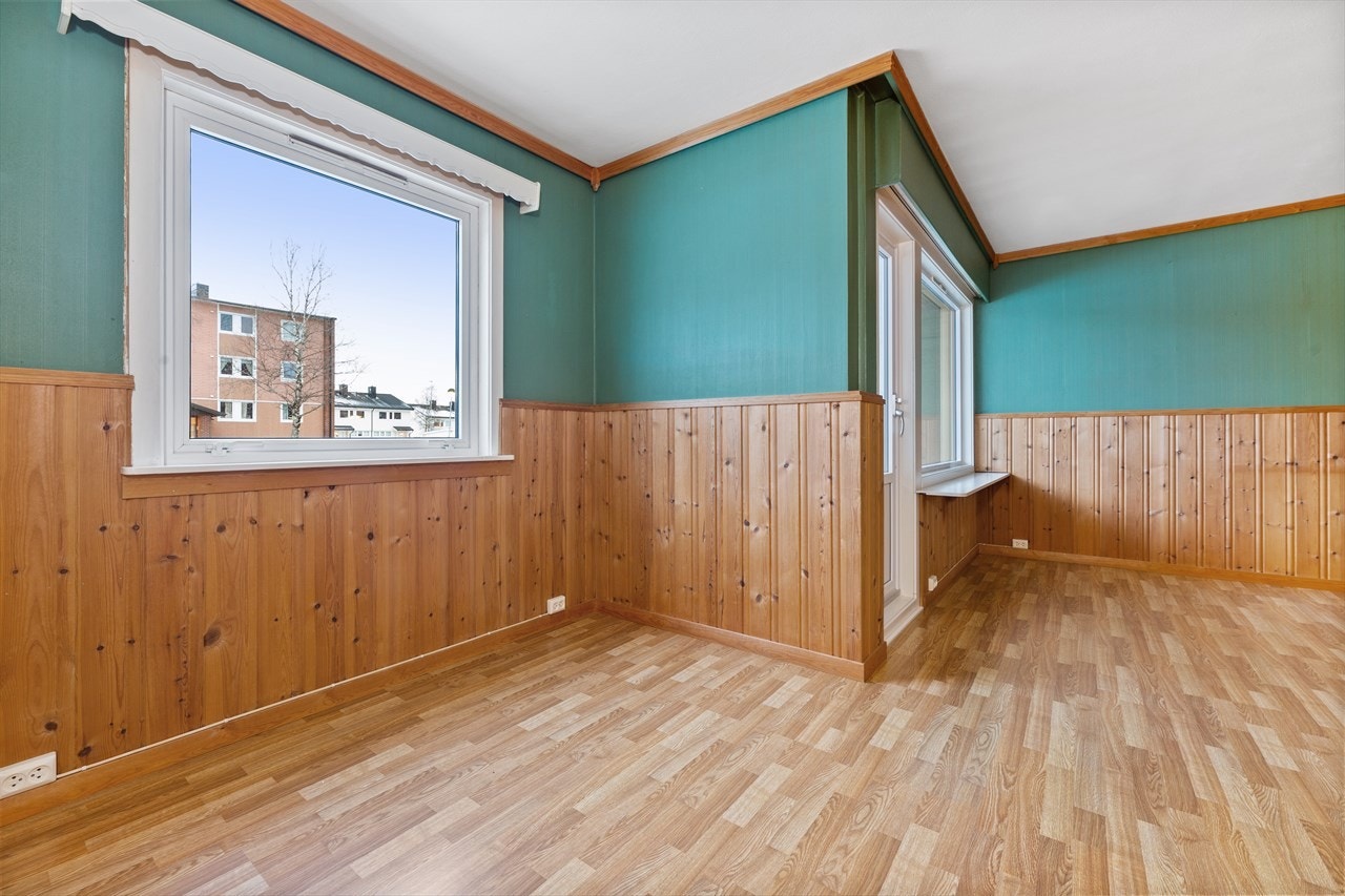 Stuen oppleves romslig og har mange innredningalternativer
. Galleribilde