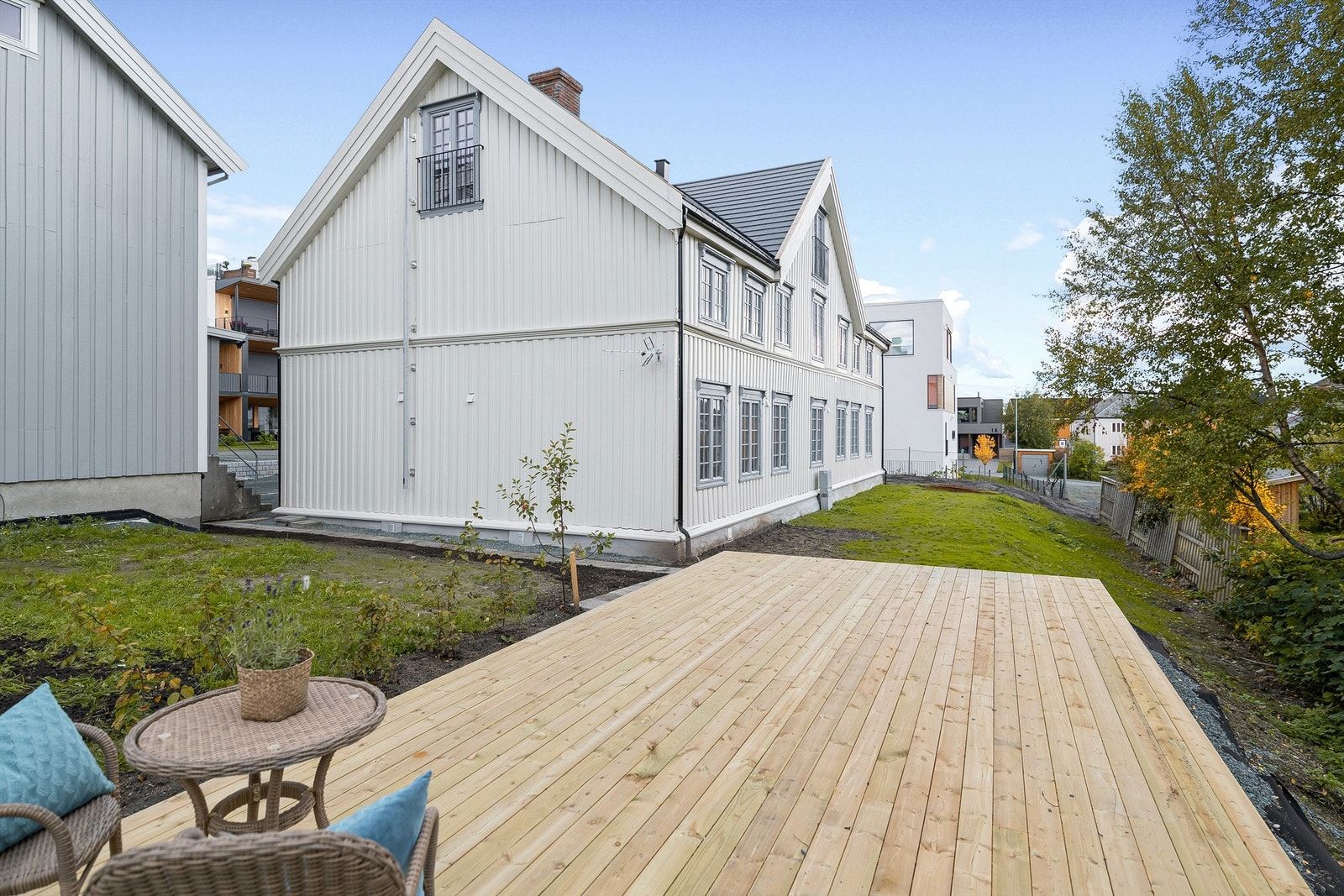 Felles markterrasse på sameiets tomt. Galleribilde