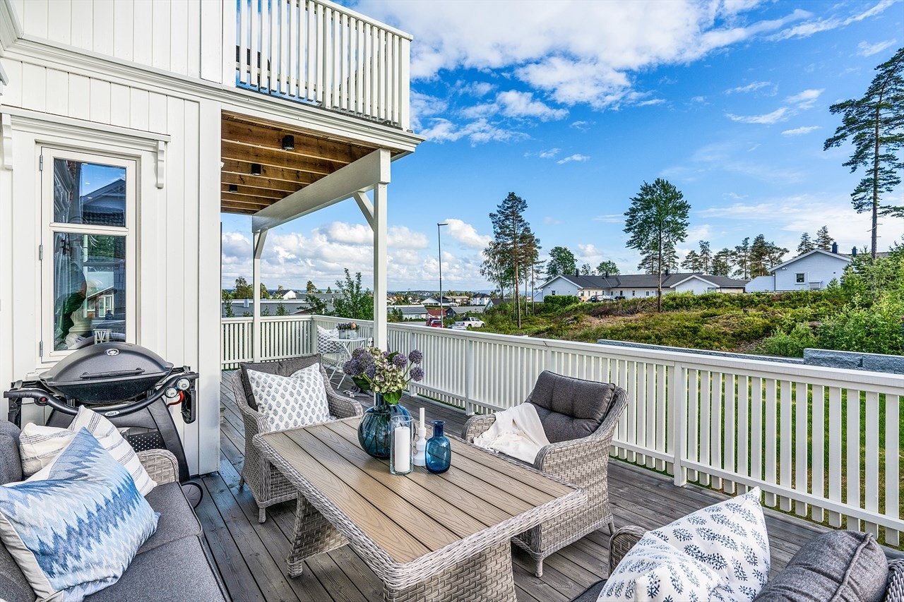 Terrasse med riktig solforhold og utsikt. Galleribilde