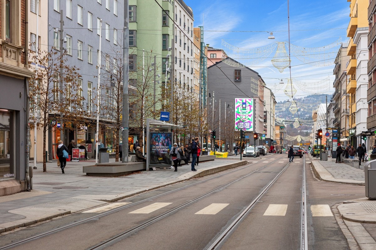 Bogstadveien ned mot overgangen til Hegdehaugsveien og Slottsparken Galleribilde
