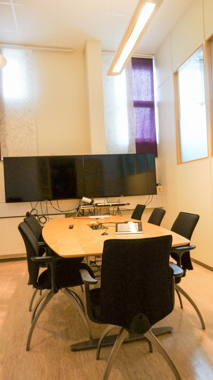 3. etg. Møterom med svært god takhøyde (eksempel). Galleribilde